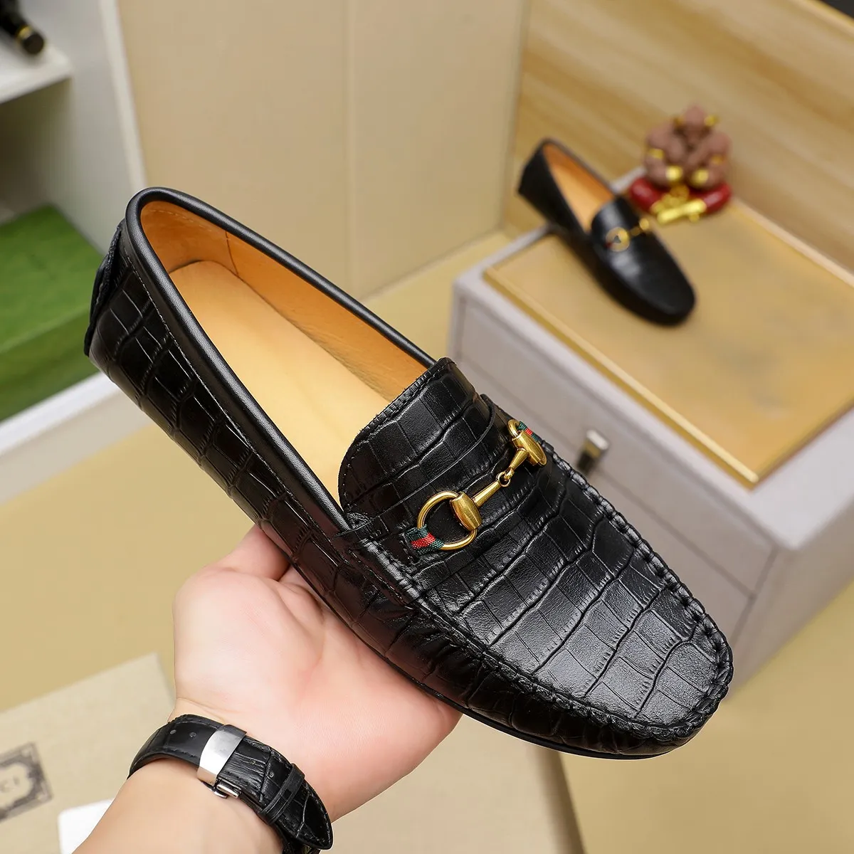 Men's shoes💰380💰🕷🕷️【 GUCCI 】Gucci's best-selling trendy men's casual slip-on shoes 🇨🇳Official website original 1:1 mold 💯Original quality, fine workmanship ☘Fashionable and versatile, perfect shape, comfortable on the feet 🍓Trendy men's recommended model, imported cowhide on the top layer 🎋High-quality pigskin lining, rubber wear-resistant and non-slip outsole, high-end atmosphere, worth owning 🍉Optional 38-44
